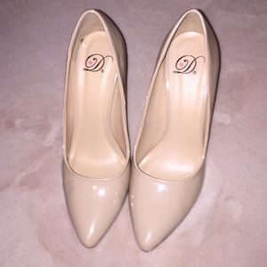 Nude/ Cream colored Pumps 👠